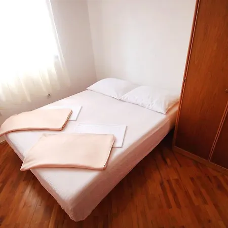 Apartment Ananas 2 *